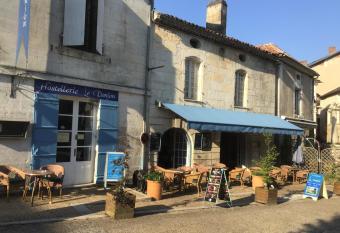 Chambres d Hotes Hostellerie Le Donjon allows 18 year olds to book a room