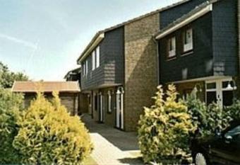 R  bennester 3a und 3b allows 18 year olds to book a room