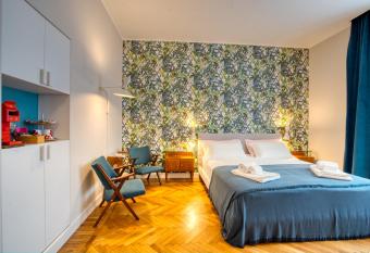 Dimora Claudia - elegante matrimoniale con bagno, private rooms, self check in, no reception allows 18 year olds to book a room