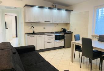 The House Fiera di Roma Aeroporto Fiumicino has Balcony rooms