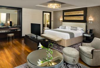 Kempinski Hotel Mall of the Emirates, Dubai has rooms with a private hot tub