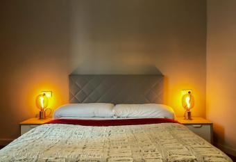 Piso tur  stico la   nica allows 18 year olds to book a room