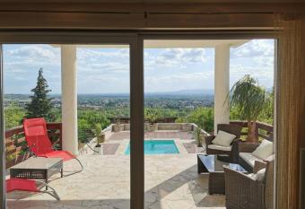 Villa Somly   has Balcony rooms