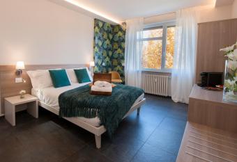 Brichett Deluxe Rooms allows 18 year olds to book a room