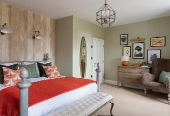 The Whittling House allows 18 year olds to book a room