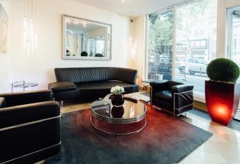 Hotel Esplanade allows 18 year olds to book a room