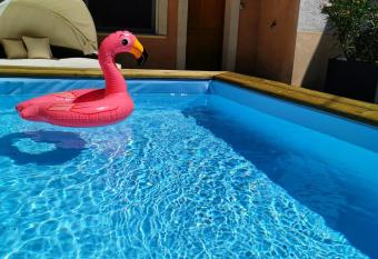 STUDIO PRIVATIF CLIMATIS   , TERRASSE ET PiSCINE allows 18 year olds to book a room