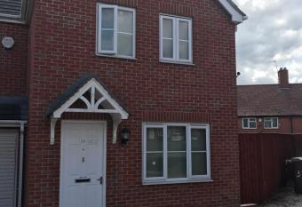 WHOLE HOUSE 3bedroom New Build 36 Nottingham has Balcony rooms