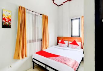 Vaccinated Staff - OYO 90048 Teratai Bekasi Guesthouse allows 18 year olds to book a room