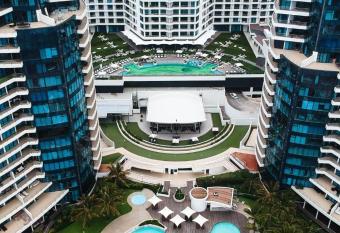 Pearls of Umhlanga 4,3,2,1 or Studio has Balcony rooms