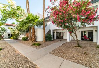 33 Avenida Pool View Studio new to market Avenida king bed ds has Balcony rooms