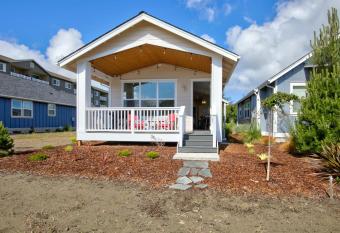 Tranquility Base Cottage has Balcony rooms