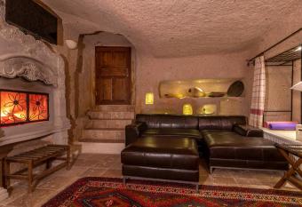 Cappadocia Fairy Chimneys Selfie Cave Hotels - Special Class has rooms with a private hot tub