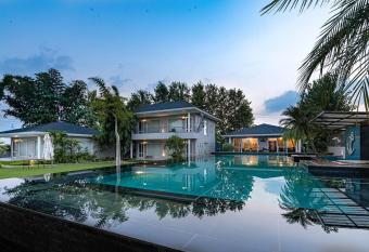 StayVista at Baag E Fursat w Outdoor Pool has Balcony rooms