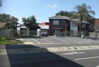 Better Life Guesthouse has rooms with a private hot tub