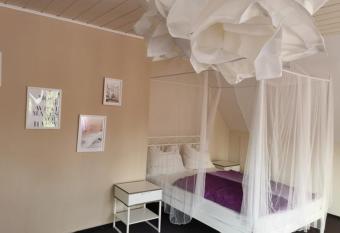 Heide Schnack allows 18 year olds to book a room