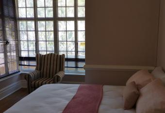 Esperamos has Balcony rooms