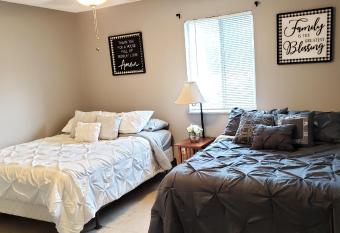 Comfy 1BR Apartment - Ideal for Traveling Nurses & Professionals has Balcony rooms