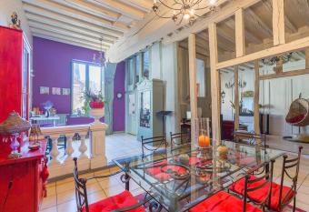 le logis de Lancelot Elegant home City Center allows 18 year olds to book a room