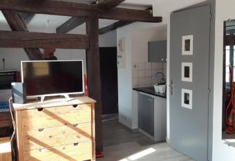 G  te de B  n  dicte Ancienne Douane allows 18 year olds to book a room