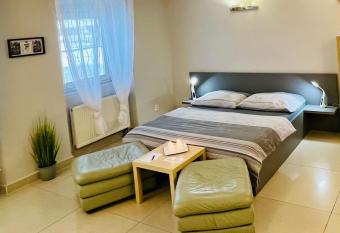 Ubytov  n   Z  ti     2 Olomouc allows 18 year olds to book a room