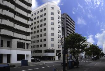 Santiago Hotel allows 18 year olds to book a room