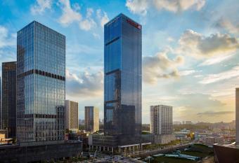 Sheraton Guangzhou Panyu - Free shuttle bus between hotel and Exhibition Center during Canton Fair allows 18 year olds to book a room