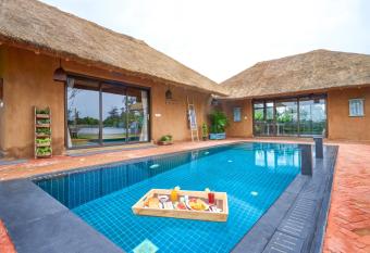 IVY VILLA has Balcony rooms