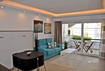 Apartamento cerca de Puerto Ban  s y la playa has Balcony rooms