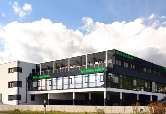 Motel am F  rfelder Schloss allows 18 year olds to book a room