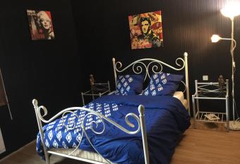 Maison calme allows 18 year olds to book a room