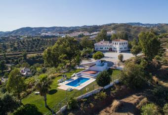 Finca Buenavista allows 18 year olds to book a room