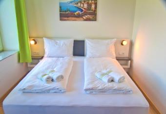 bestprice Hotel Aachen Hauptbahnhof allows 18 year olds to book a room