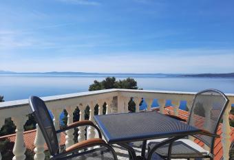 Villa Saric K&M has Balcony rooms