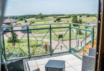 The Chase Golf & Country Club has Balcony rooms