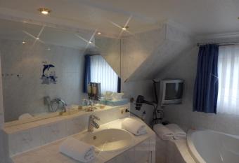 Hotelschiff Perle Bremen has Balcony rooms