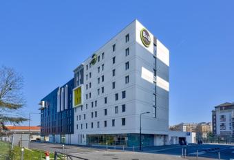 B&B HOTEL Paris Cr  teil allows 18 year olds to book a room