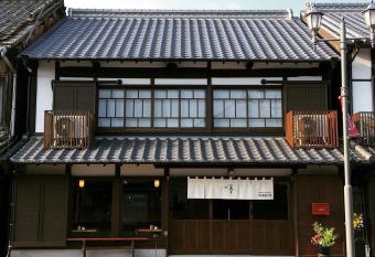 Hostel&Cafe Farolito allows 18 year olds to book a room