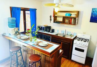 Seabreeze Inn has Balcony rooms