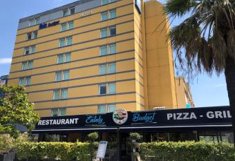 Hotel Ibis Budget Nice Palais Nikaia allows 18 year olds to book a room