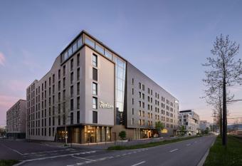 Radisson Hotel & Suites Zurich has Balcony rooms