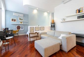 EASY CENTRAL LOFT - MONZA allows 18 year olds to book a room