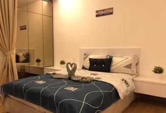 LV Vacation Homestay#Wifi#Netflix#Free Parking has Balcony rooms