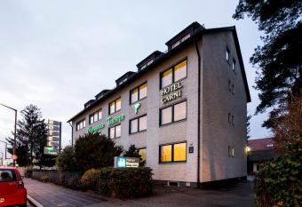 N  rnberger Trichter allows 18 year olds to book a room