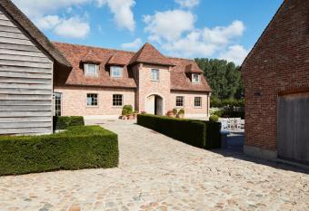 B&B Sett allows 18 year olds to book a room