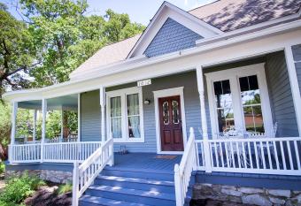 The Gallery House Boutique Hotel allows 18 year olds to book a room