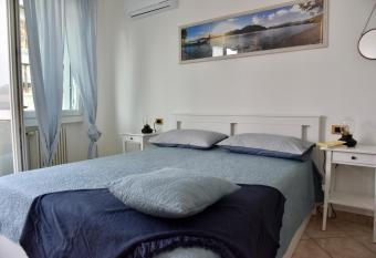 Italian Vacation Homes - Maison Turquoise du Lac has Balcony rooms