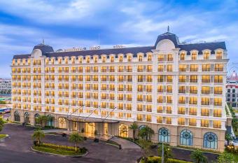 Vinholidays Fiesta Phu Quoc allows 18 year olds to book a room