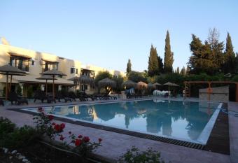 Frosini Gardens has Balcony rooms