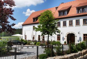 Landhotel Geiselwind allows 18 year olds to book a room